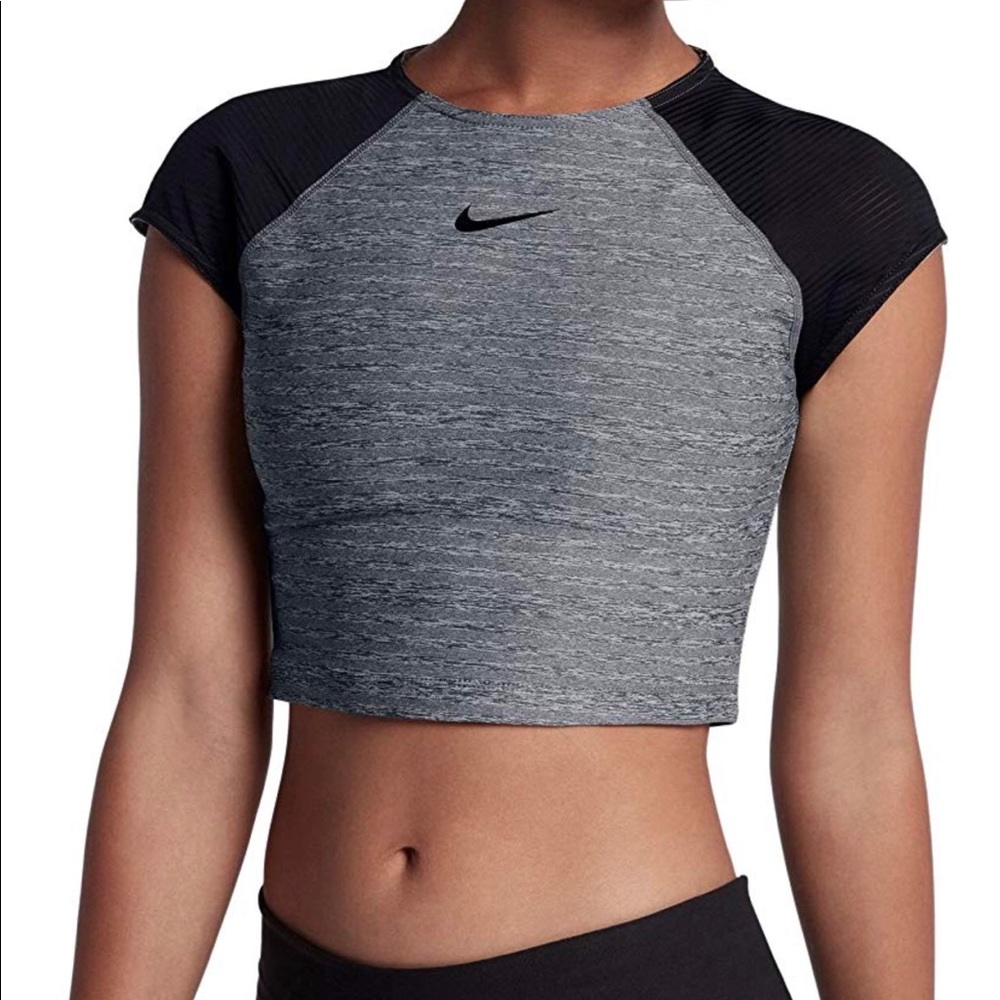 🌻NIKE Dri-Fit Crop Top!